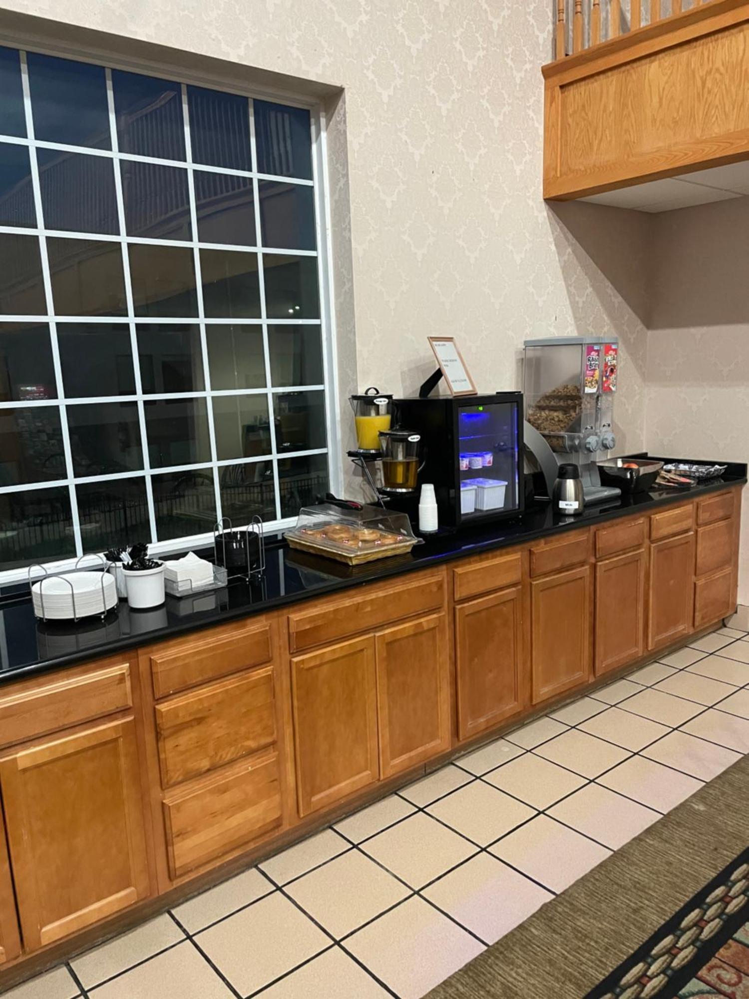 Super 8 By Wyndham Harrisburg Hershey North Экстерьер фото